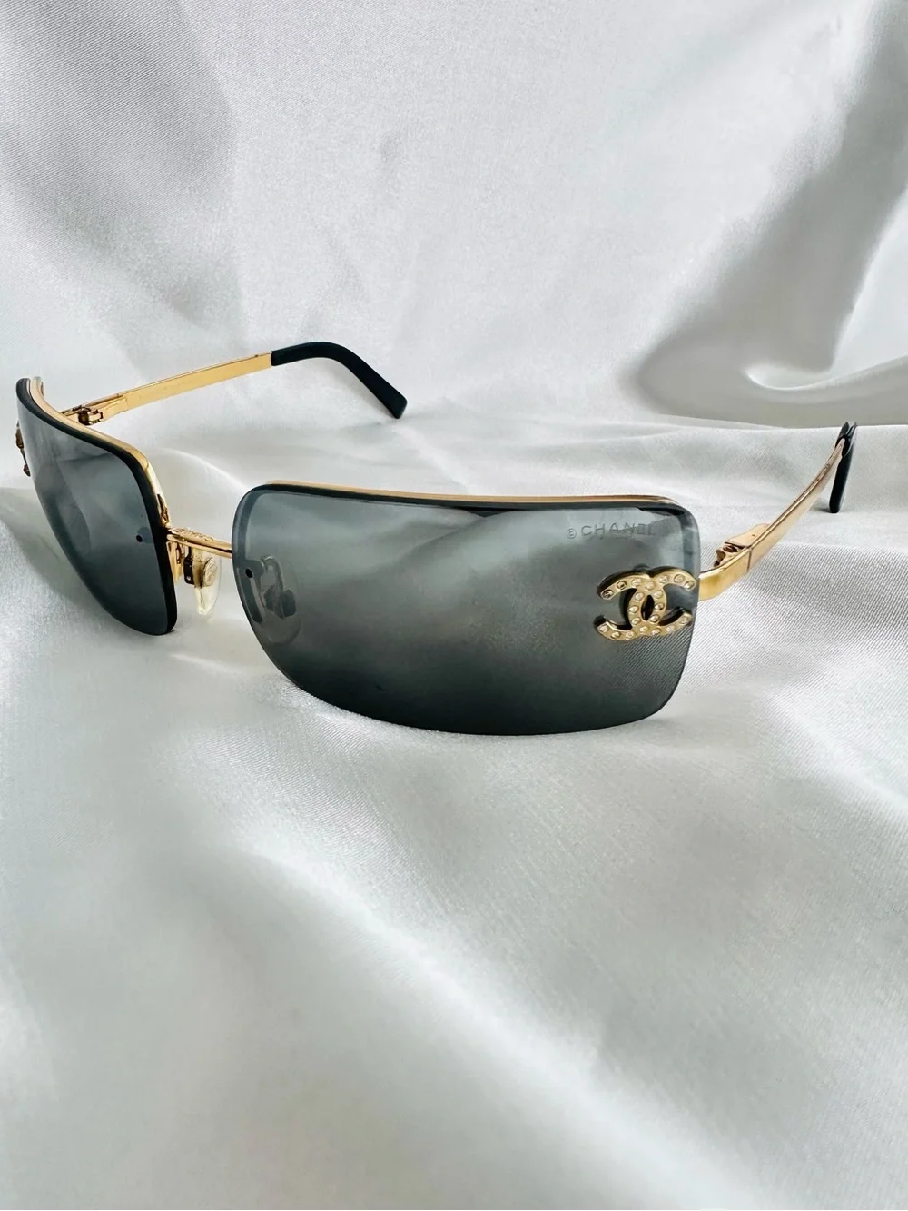 Rare 𝑪𝑯𝑨𝑵𝑬𝑳 Gold-Tone Frame Grey Mirror Sunglasses with CC Crystal #145